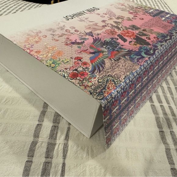 Johnny Was cardboard gift/keepsake box with magnetic closure. Brand new - Picture 3 of 4